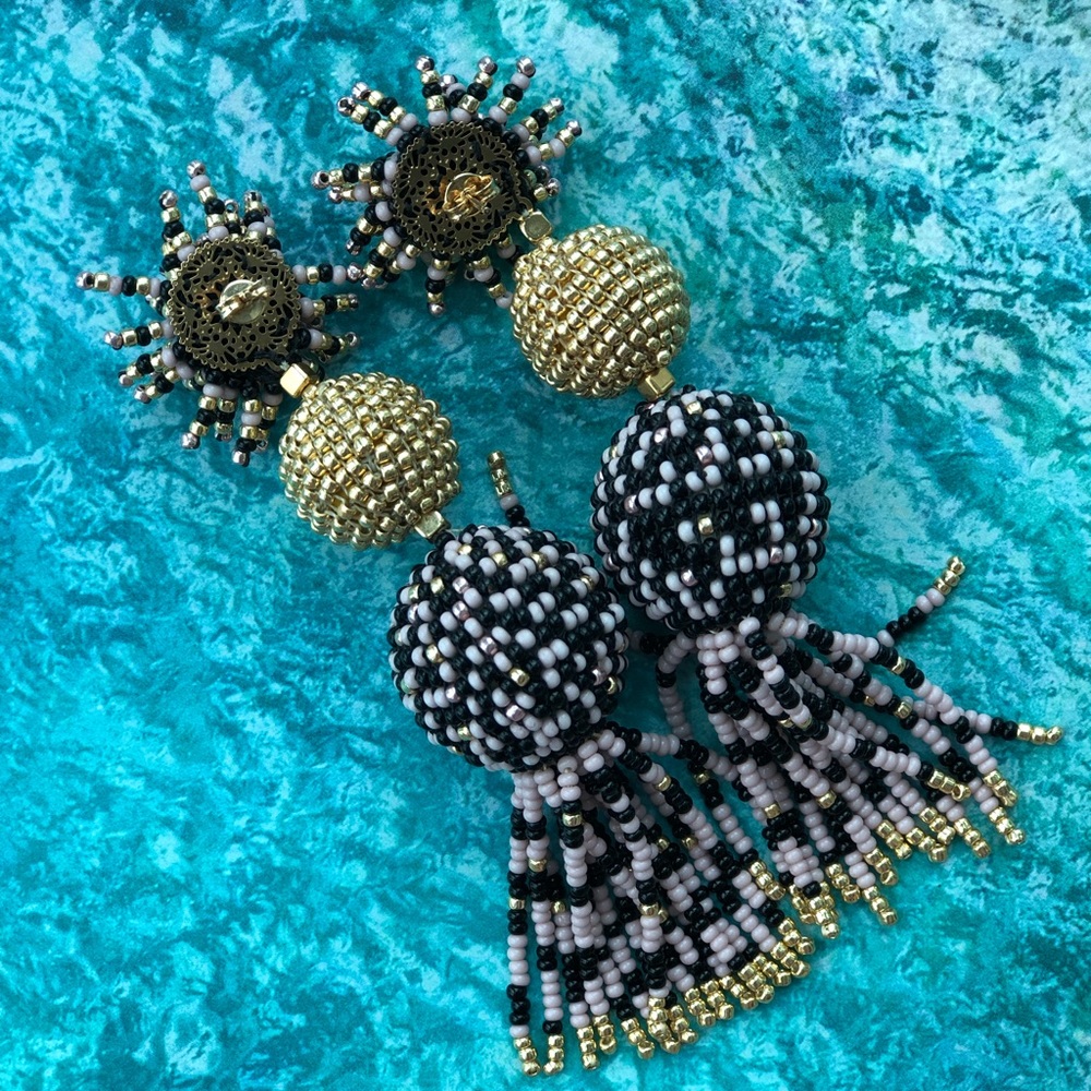 Beautifull beaded pom pom and tassel earrings - Picture 2 of 3